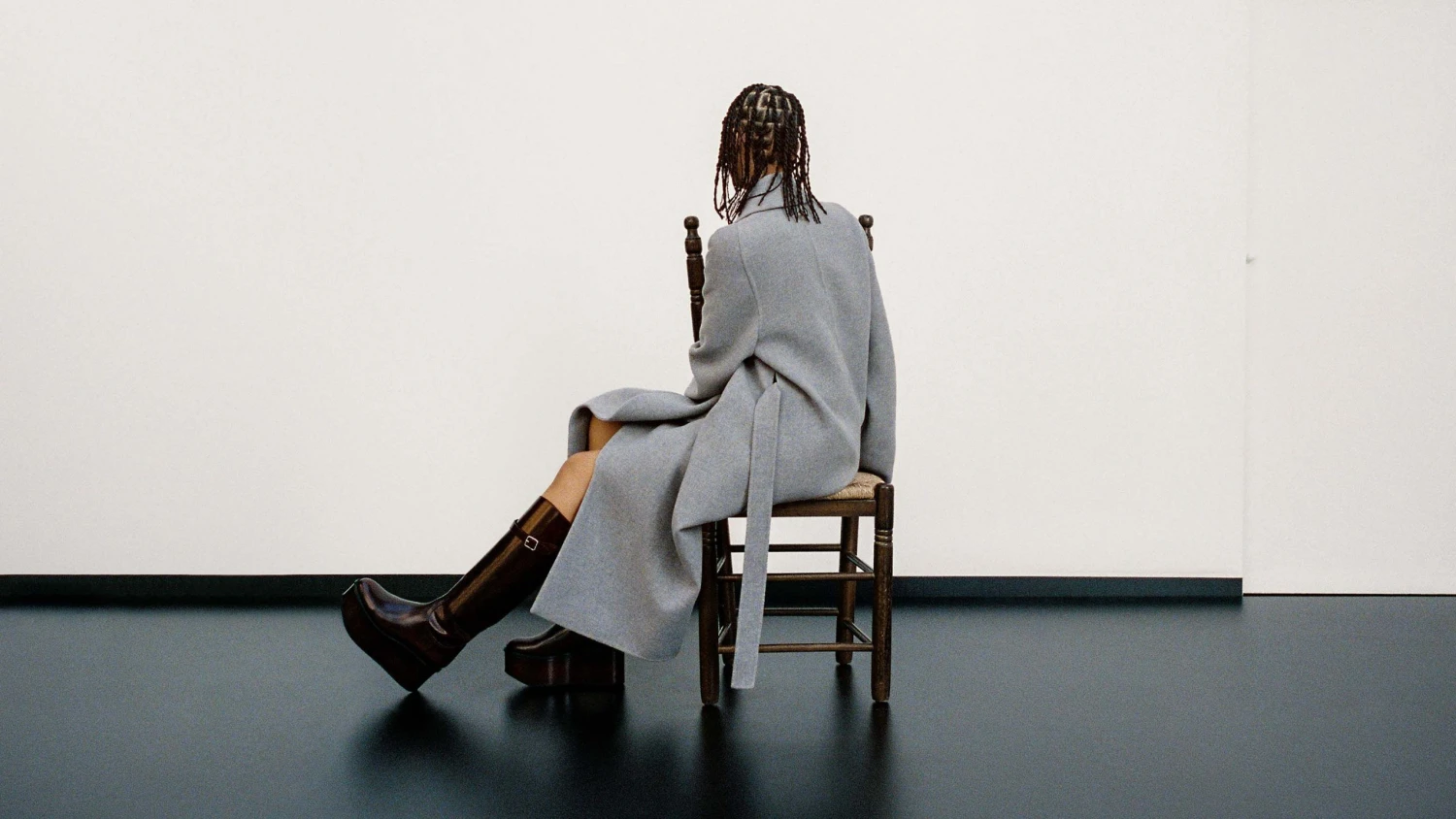 LOEWE Sales 10 LOEWE Sales -LOEWE Sales HP WardrobeEssentials New Hero 2880x1620 scaled