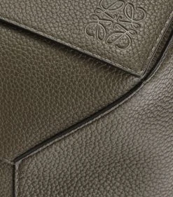 LOEWE Large Leather Puzzle Edge Bag DARK KHAKI GREEN Holdalls 15 LOEWE Large Leather Puzzle Edge Bag DARK KHAKI GREEN Holdalls -LOEWE Sales loewe large leather puzzle edge bag 16905418 33533097 1000