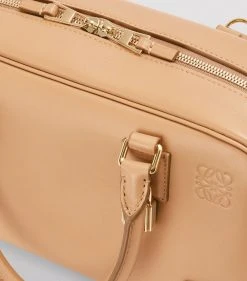 LOEWE Leather Amazona 23 Top-Handle Bag WARM DESERT Top Handle Bags 13 LOEWE Leather Amazona 23 Top-Handle Bag WARM DESERT Top Handle Bags -LOEWE Sales loewe leather amazona 23 top handle bag 17581264 36873353 1000