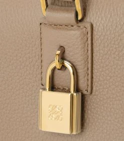 LOEWE Leather Amazona 28 Top-Handle Bag SAND Top Handle Bags 15 LOEWE Leather Amazona 28 Top-Handle Bag SAND Top Handle Bags -LOEWE Sales loewe leather amazona 28 top handle bag 17583055 36872966 1000