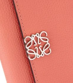 LOEWE Leather Anagram Vertical Wallet PINK TULIP Wallets 11 LOEWE Leather Anagram Vertical Wallet PINK TULIP Wallets -LOEWE Sales loewe leather anagram vertical wallet 16905336 33536648 1000